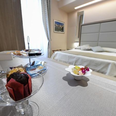 Hôtel Domus Clara à Rome Extérieur photo