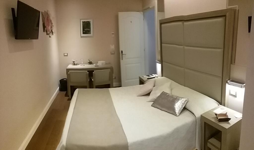Hôtel Domus Clara à Rome Extérieur photo