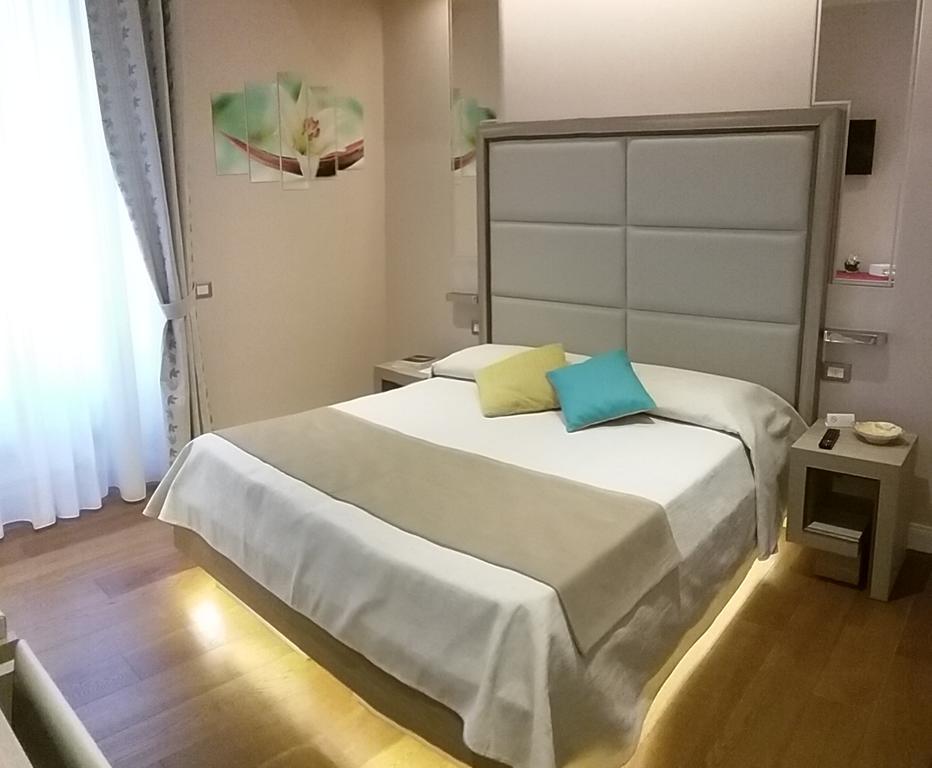 Hôtel Domus Clara à Rome Extérieur photo