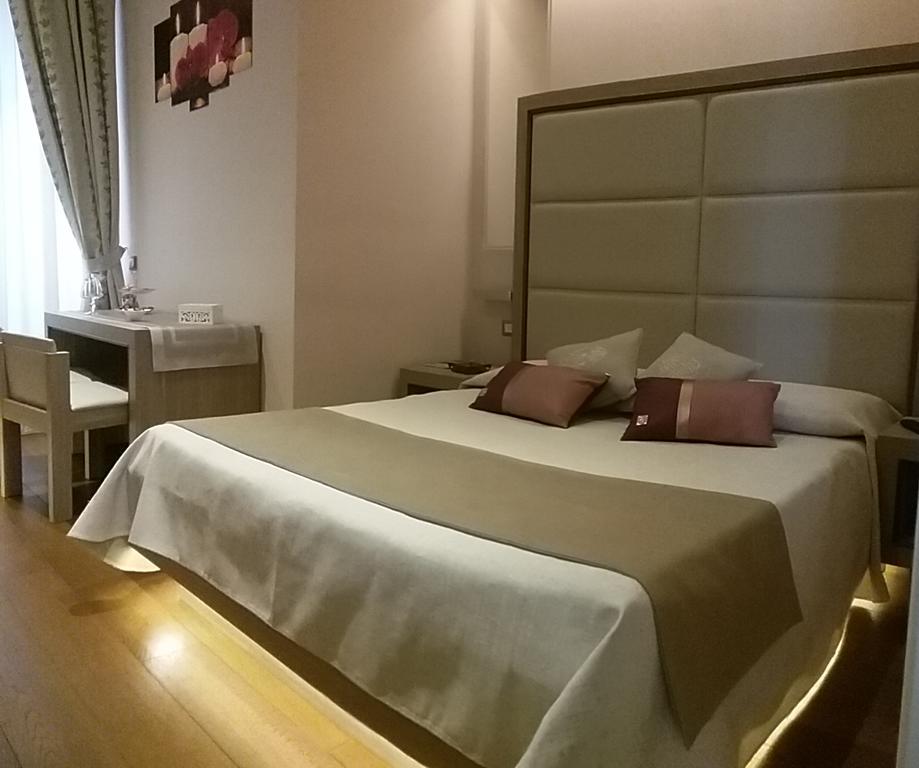 Hôtel Domus Clara à Rome Extérieur photo
