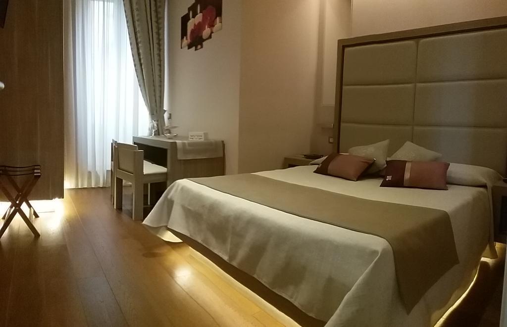 Hôtel Domus Clara à Rome Extérieur photo