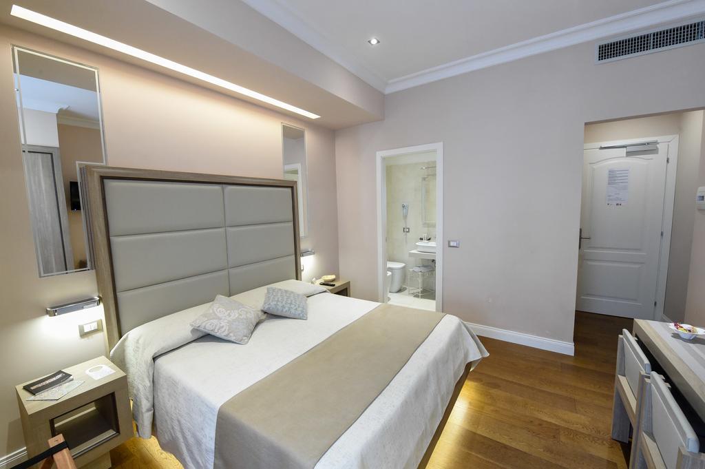 Hôtel Domus Clara à Rome Extérieur photo