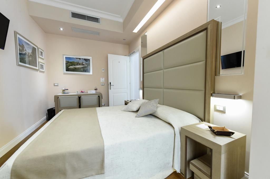 Hôtel Domus Clara à Rome Extérieur photo