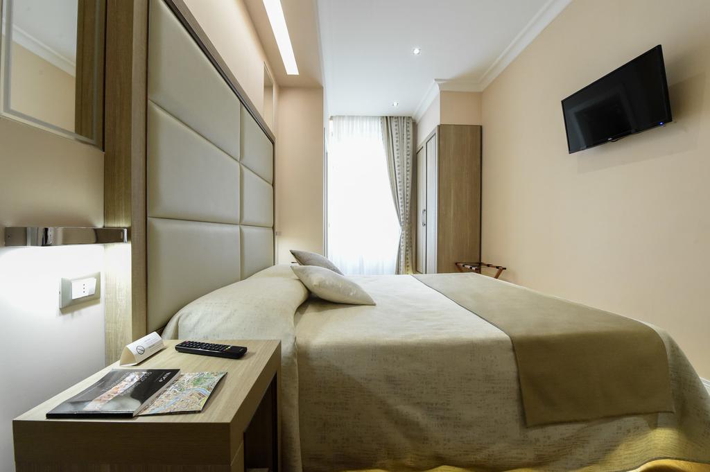 Hôtel Domus Clara à Rome Extérieur photo