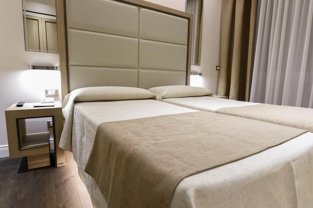 Hôtel Domus Clara à Rome Extérieur photo