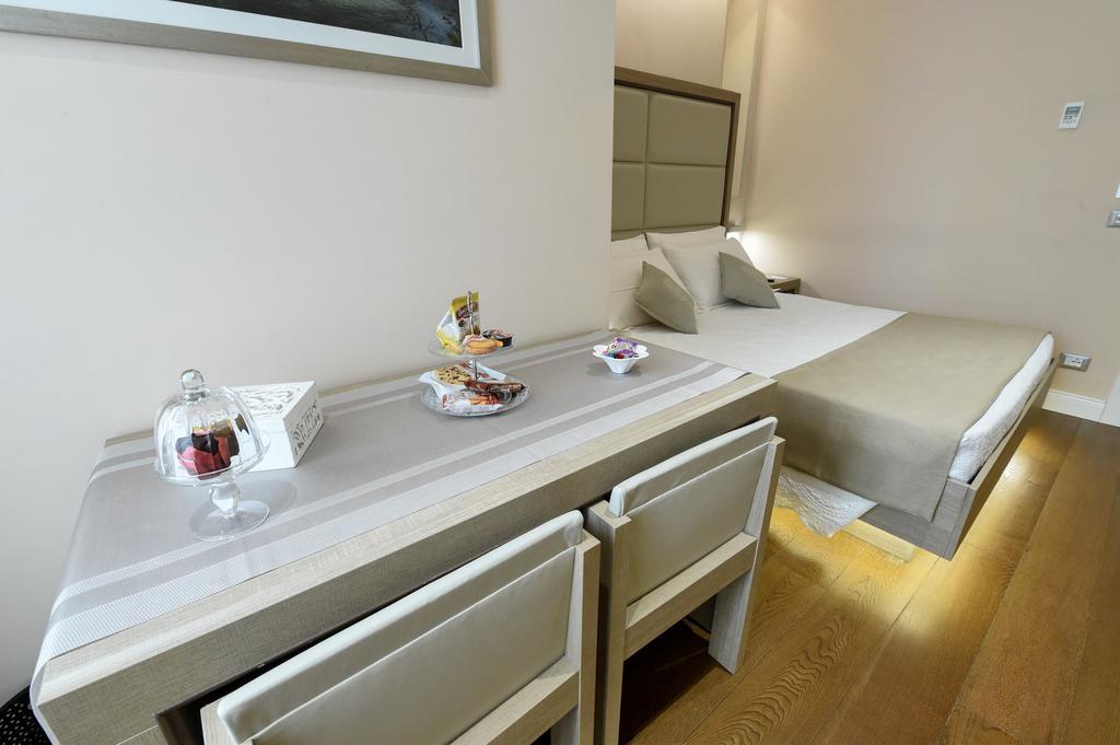 Hôtel Domus Clara à Rome Extérieur photo