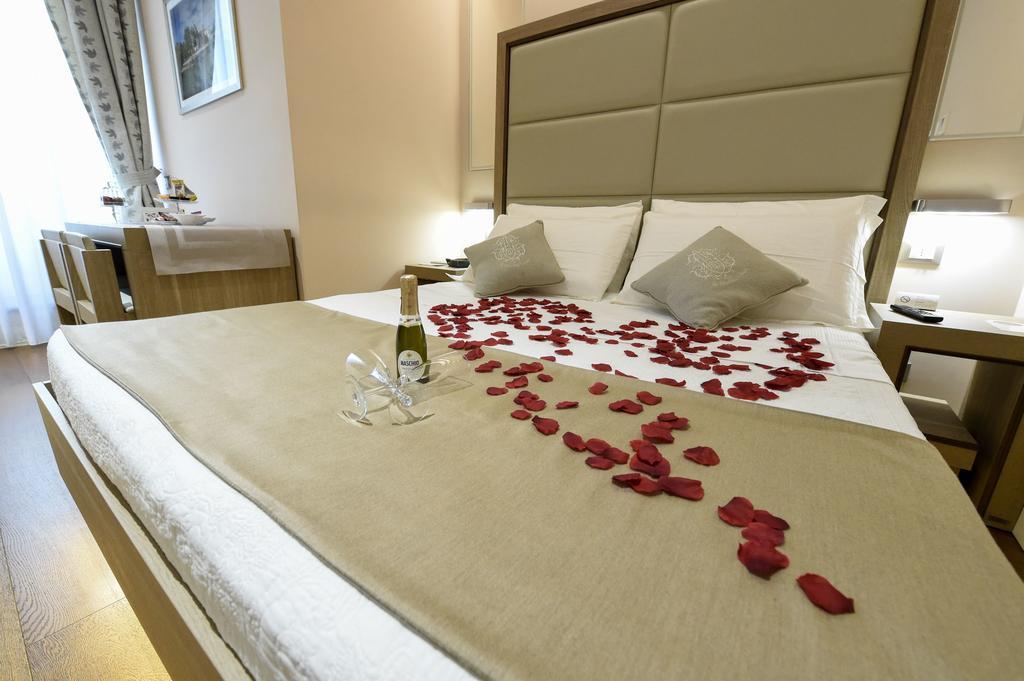 Hôtel Domus Clara à Rome Extérieur photo