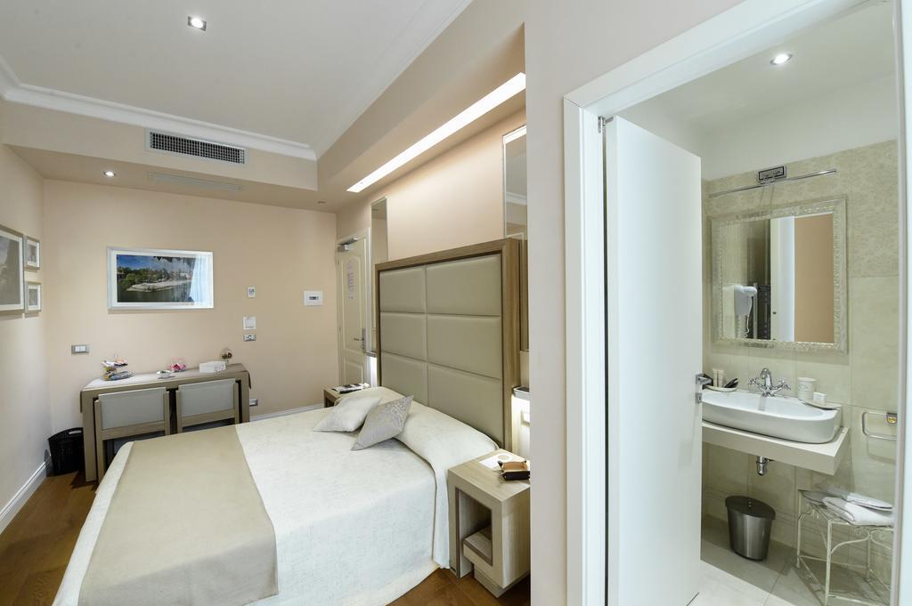 Hôtel Domus Clara à Rome Extérieur photo