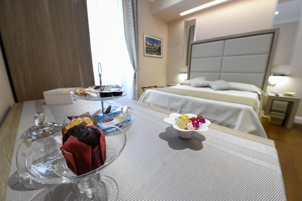 Hôtel Domus Clara à Rome Extérieur photo
